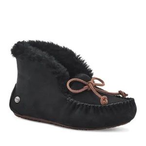 NEW never worn, Ugg Alena Moccasin Slippers size 5